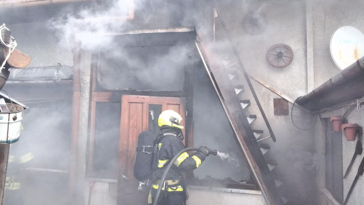 Od topení začal na Prostějovsku hořet dům, škoda 1,2 milionu